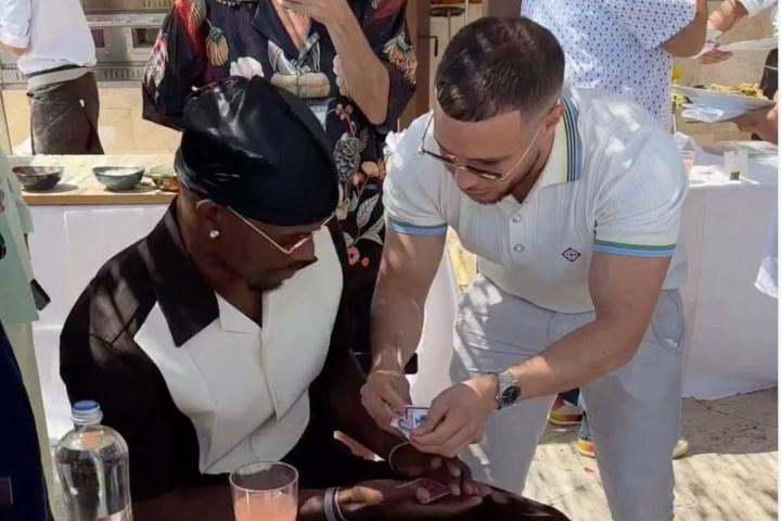 Γουόριορς: Η επική αντίδραση του Μπάτλερ όταν ταχυδακτυλουργός έβγαλε φίδι μπροστά του